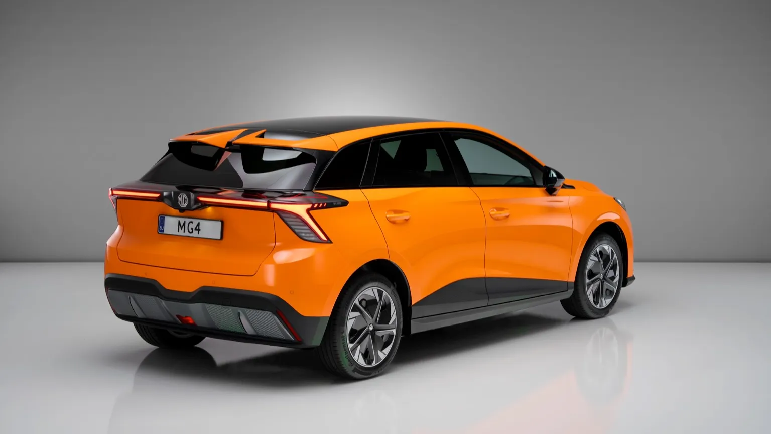 MG4 Electric rear — dual-wing spoiler, LED light bar and carbon-effect lower bumper | France AJ Group Ltd