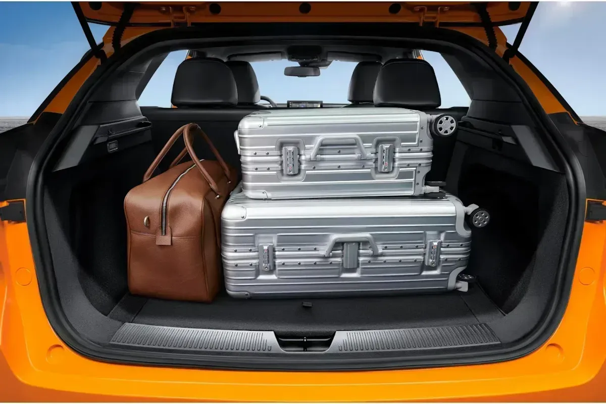 MG4 Electric dual-layer trunk — up to 986 litres cargo capacity | France AJ Group Ltd