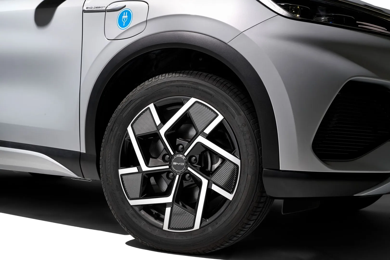 BYD ATTO 3 18-inch bi-color alloy wheels